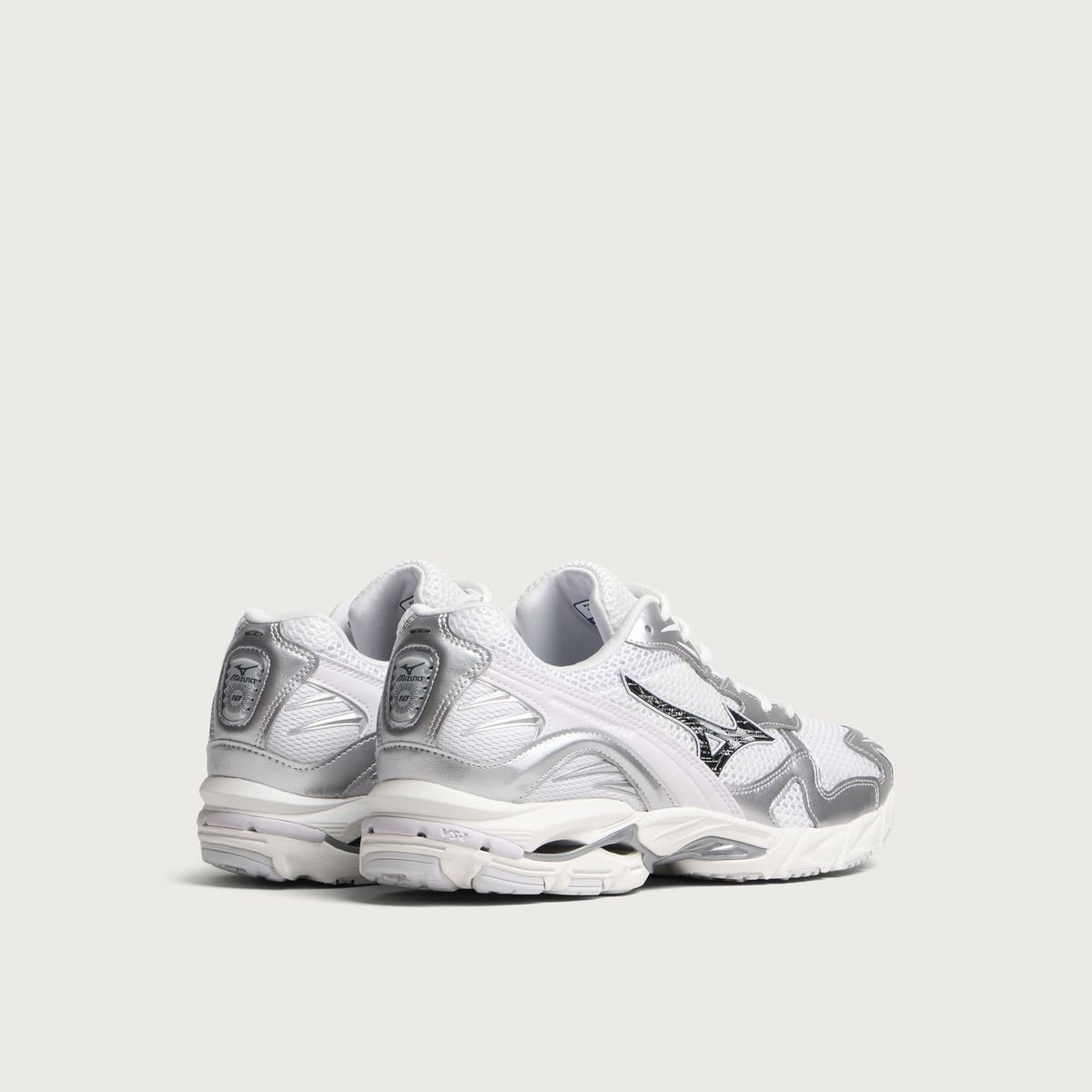 Mizuno Wave Rider 10 Sneaker in White/Black Sand/Lilac Hint
