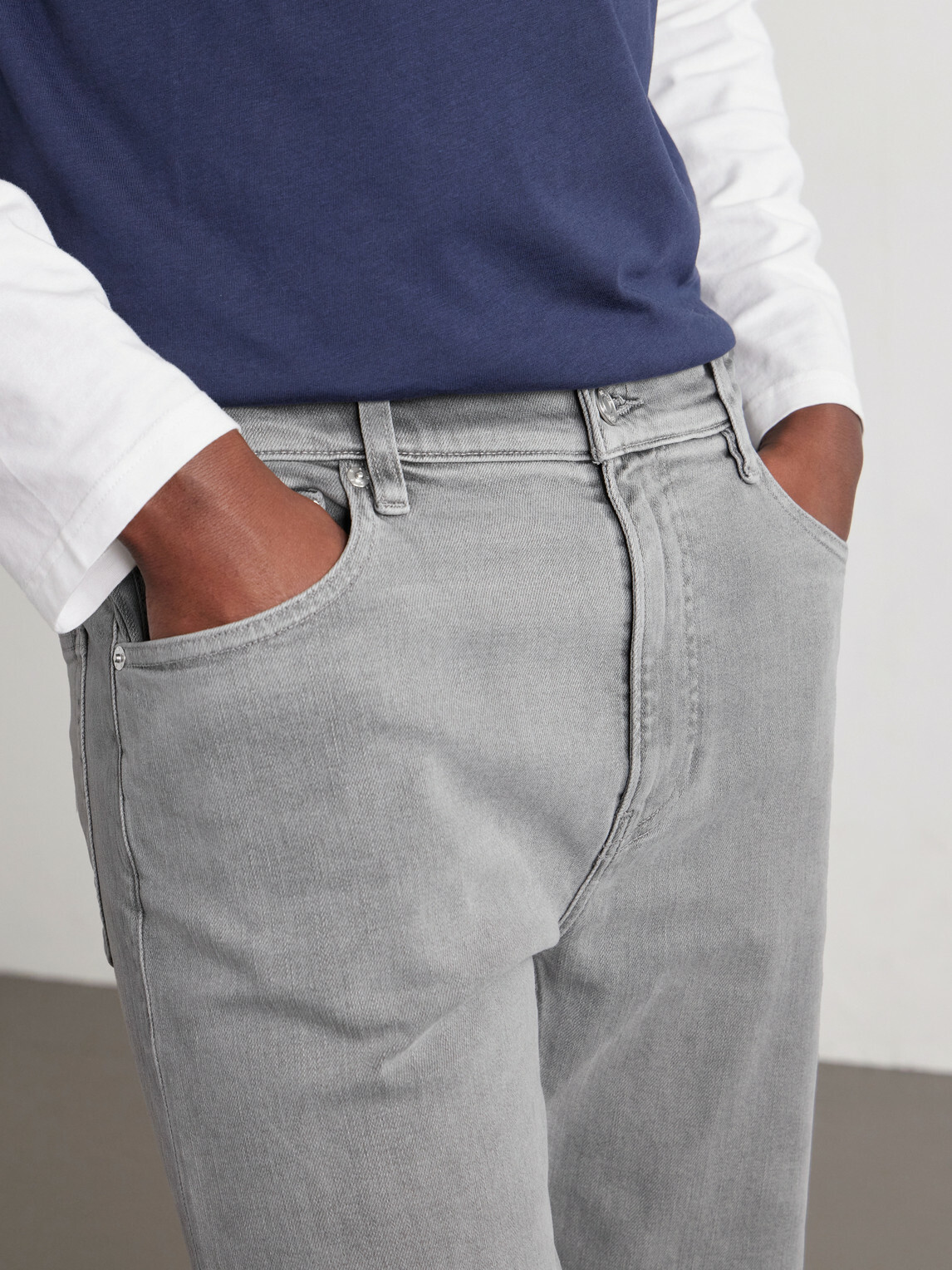 FRAME - Modern Straight-Leg Jeans - Gray