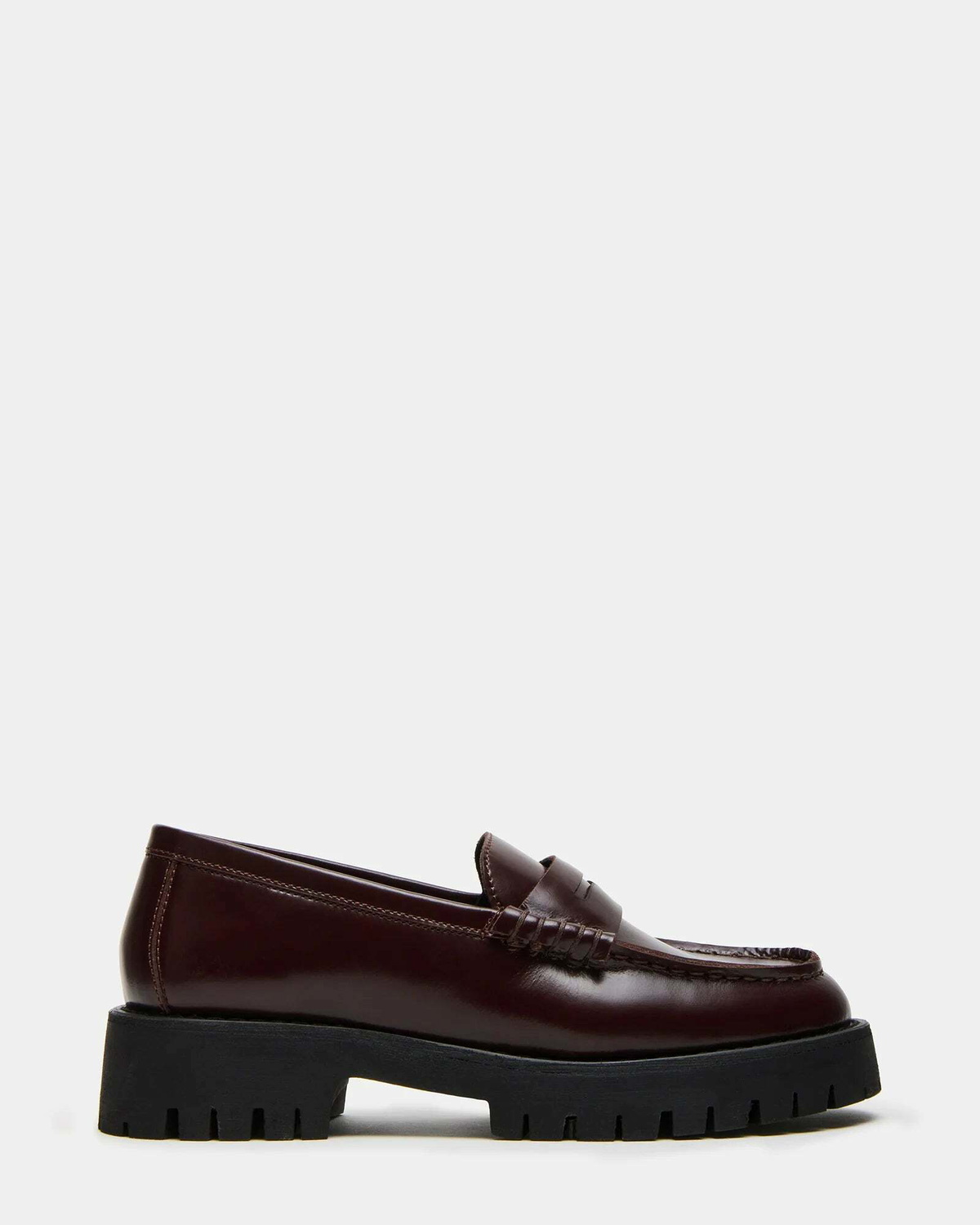 Steve Madden Langsten Flats in Burgundy