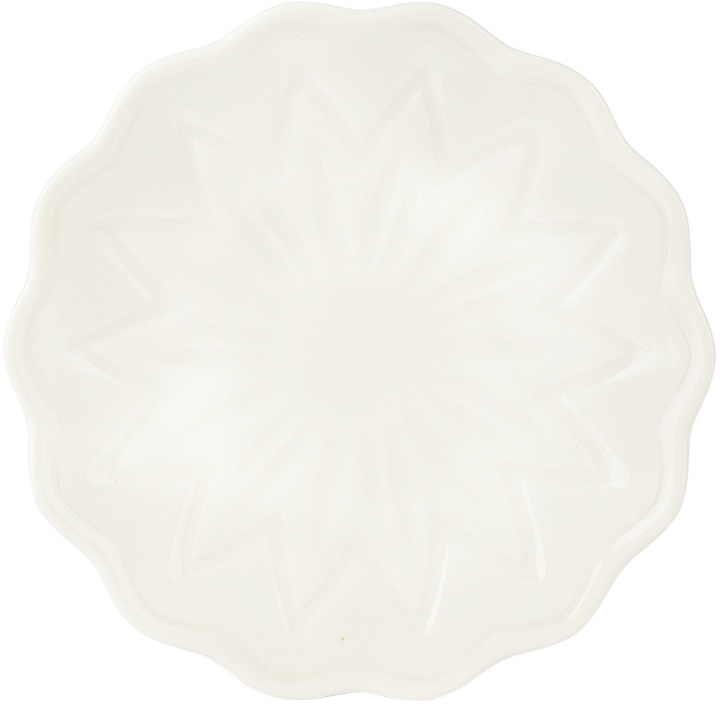 Photo: Paula Canovas Del Vas White Flower Plate