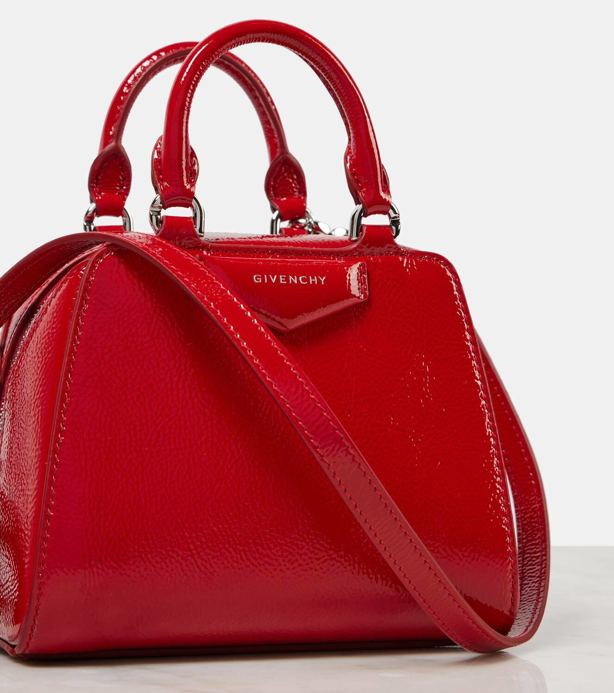 ジバンシィ Antigona Cube Nanoレザートートバッグ Givenchy Antigona Cube Nano patent leather tote bag Givenchy