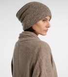 The Row Marvy cashmere beanie