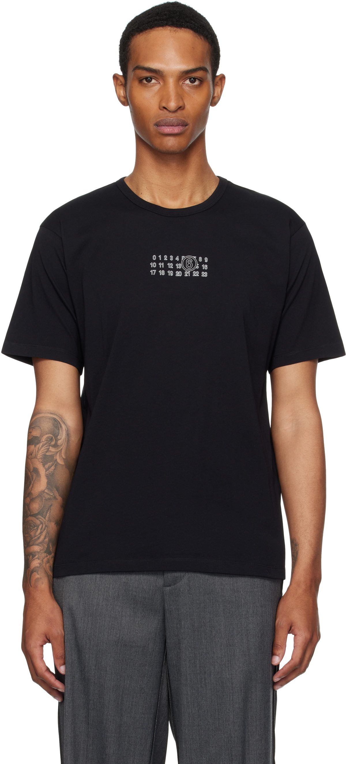 Tシャツ・カットソー MM6 MAISON MARGIELA BLACK T-SHIRT WITH NUMERIC SIGNATURE Maison Margiela MM6 Numbers Chest Print T-Shirt Black – LESS 17