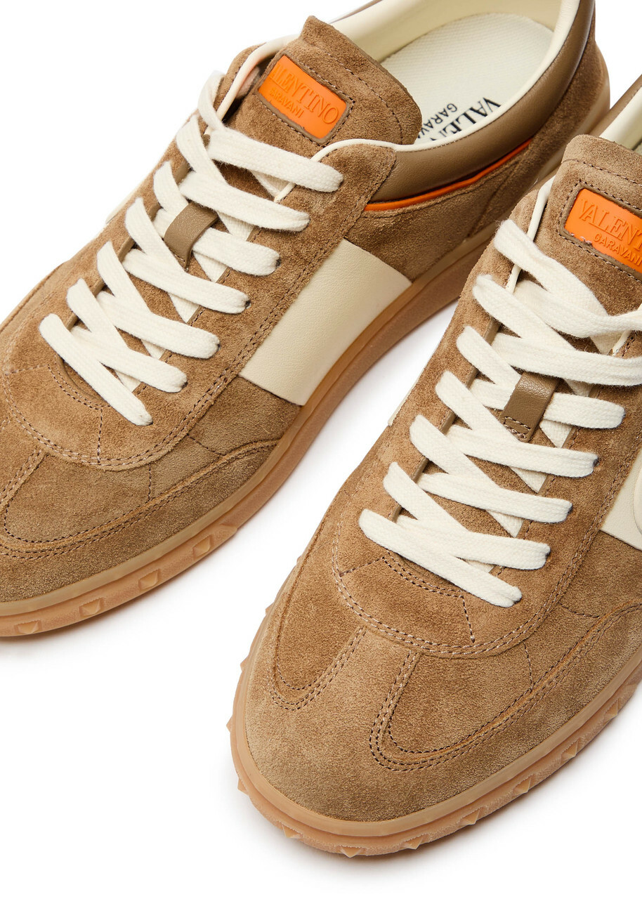 【Valentino Garavani】 Upvillageスエードスニーカー Valentino Garavani Upvillage Panelled Suede Sneakers Beige