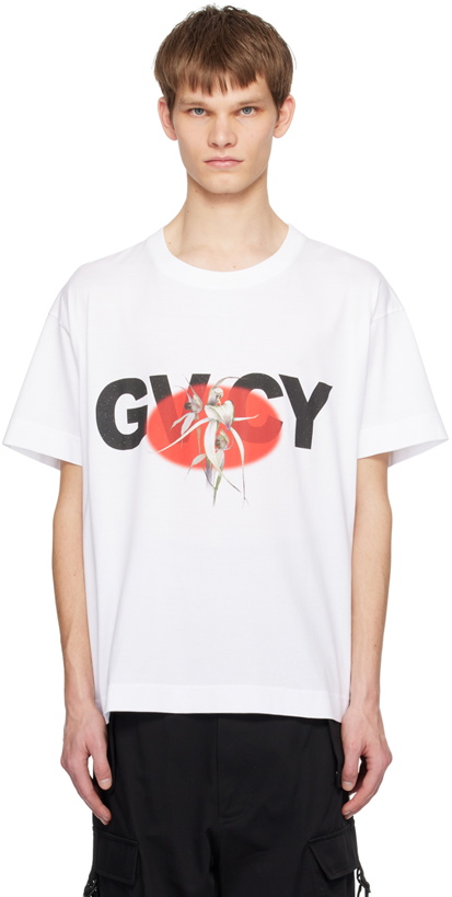 Photo: Givenchy White Boxy-Fit T-Shirt