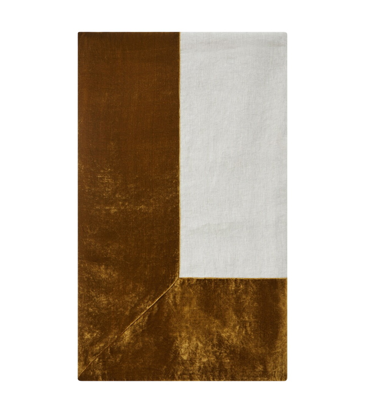 Photo: Once Milano Linen and velvet tablecloth
