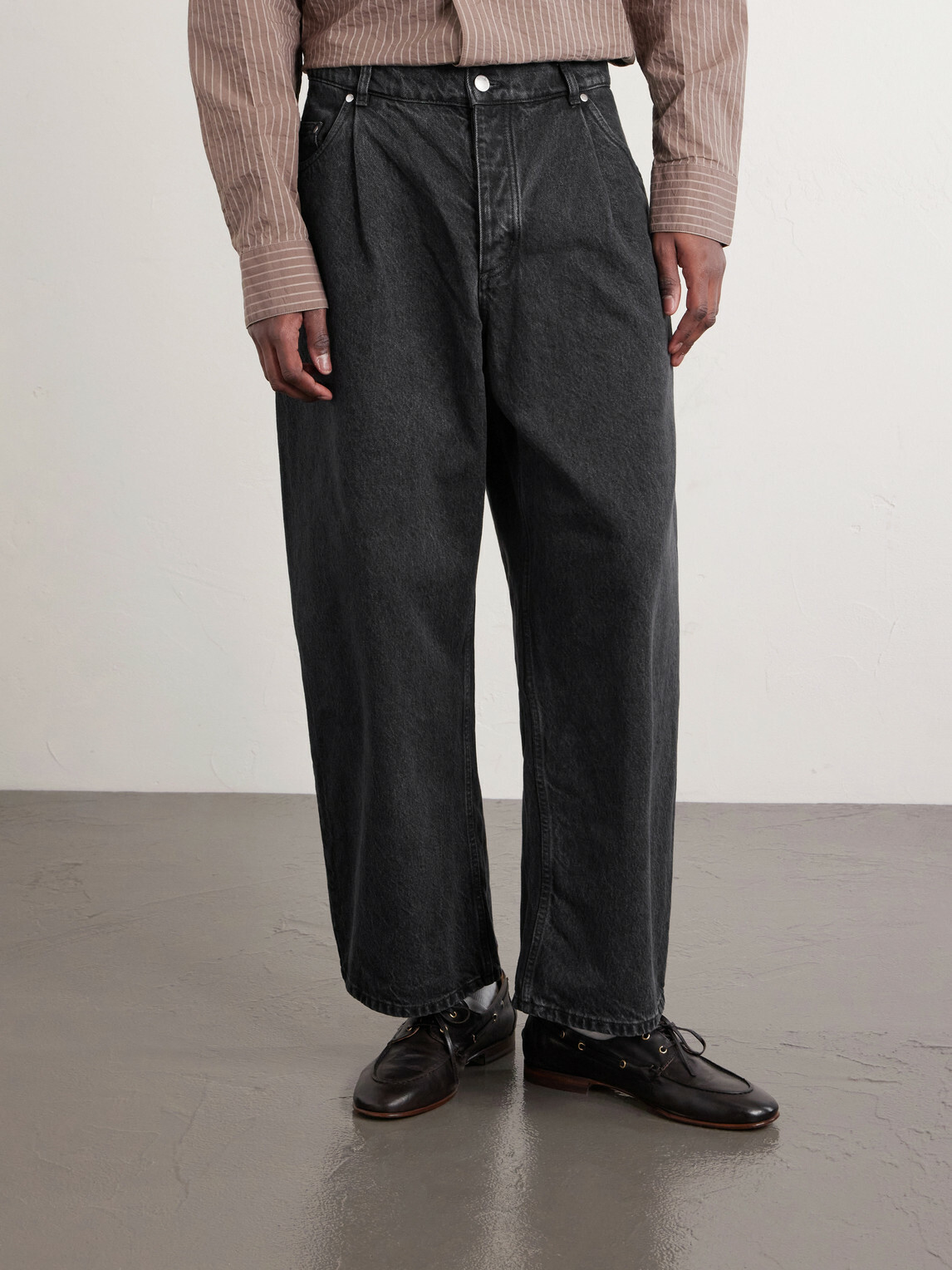 A Kind Of Guise - Straight-Leg Pleated Organic Jeans - Gray
