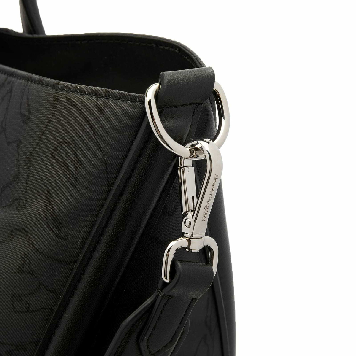 Alexander McQUEEN| HARNESSカメラバッグ[正規品/関税込/送料込] Alexander McQueen The Harness Zipped Camera Bag | Black