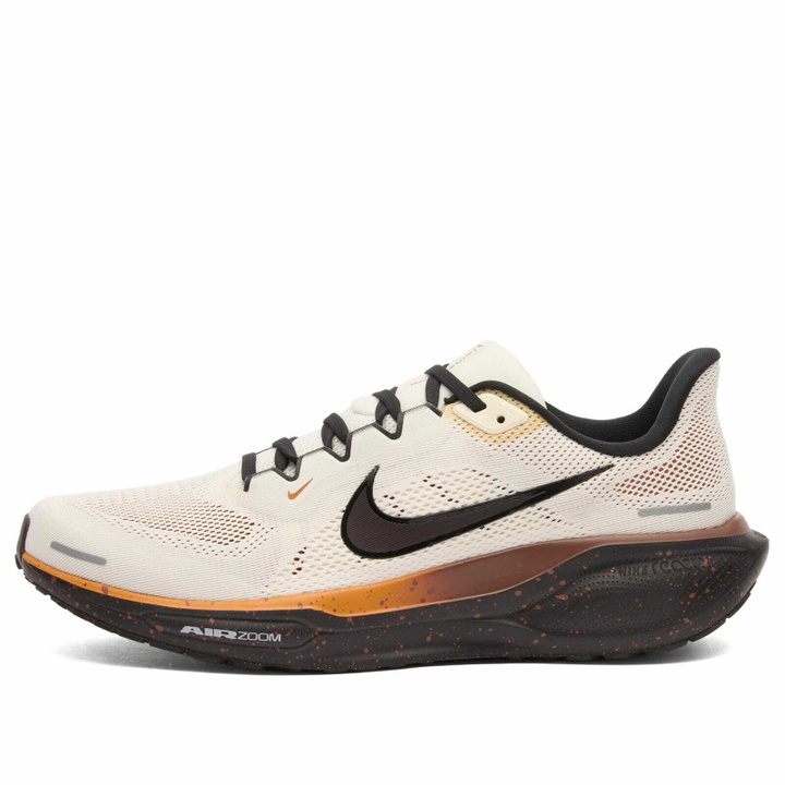 Photo: Nike Running Men's Air Zoom Pegasus 41 Sneaker in Soft Pearl/Velvet Brown/Desert Ochre