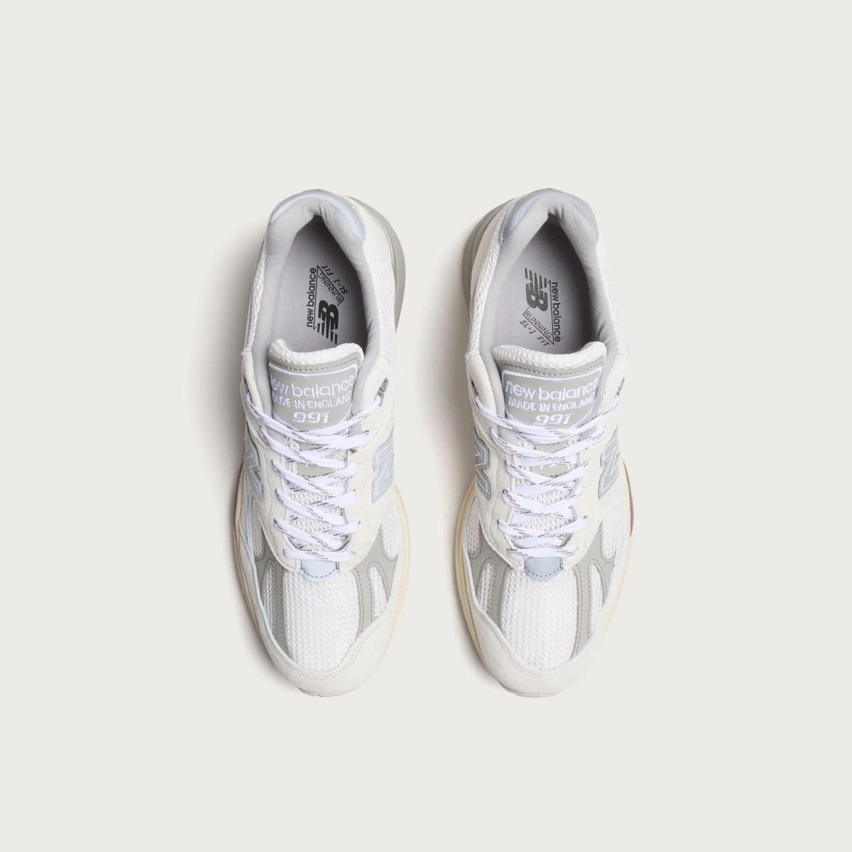 New Balance 991v2 Sneaker in Wind Chime/Brilliant White