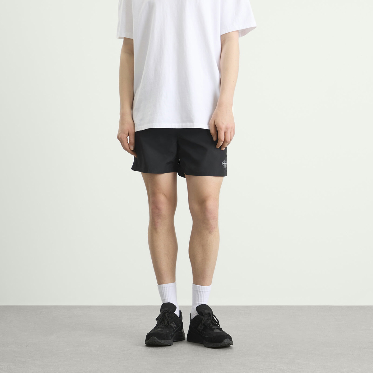 Calvin Klein Men's Medium Drawstring Swim Shorts in Black