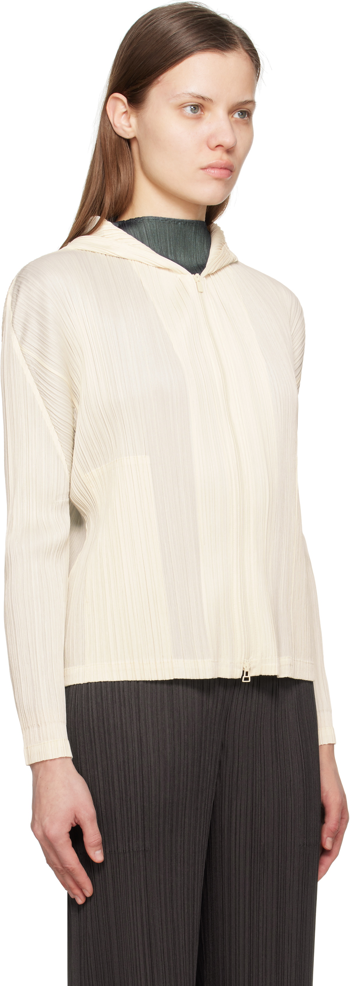 PLEATS PLEASE ホワイトタートルネック BASICS – ISSEY MIYAKE ONLINE STORE