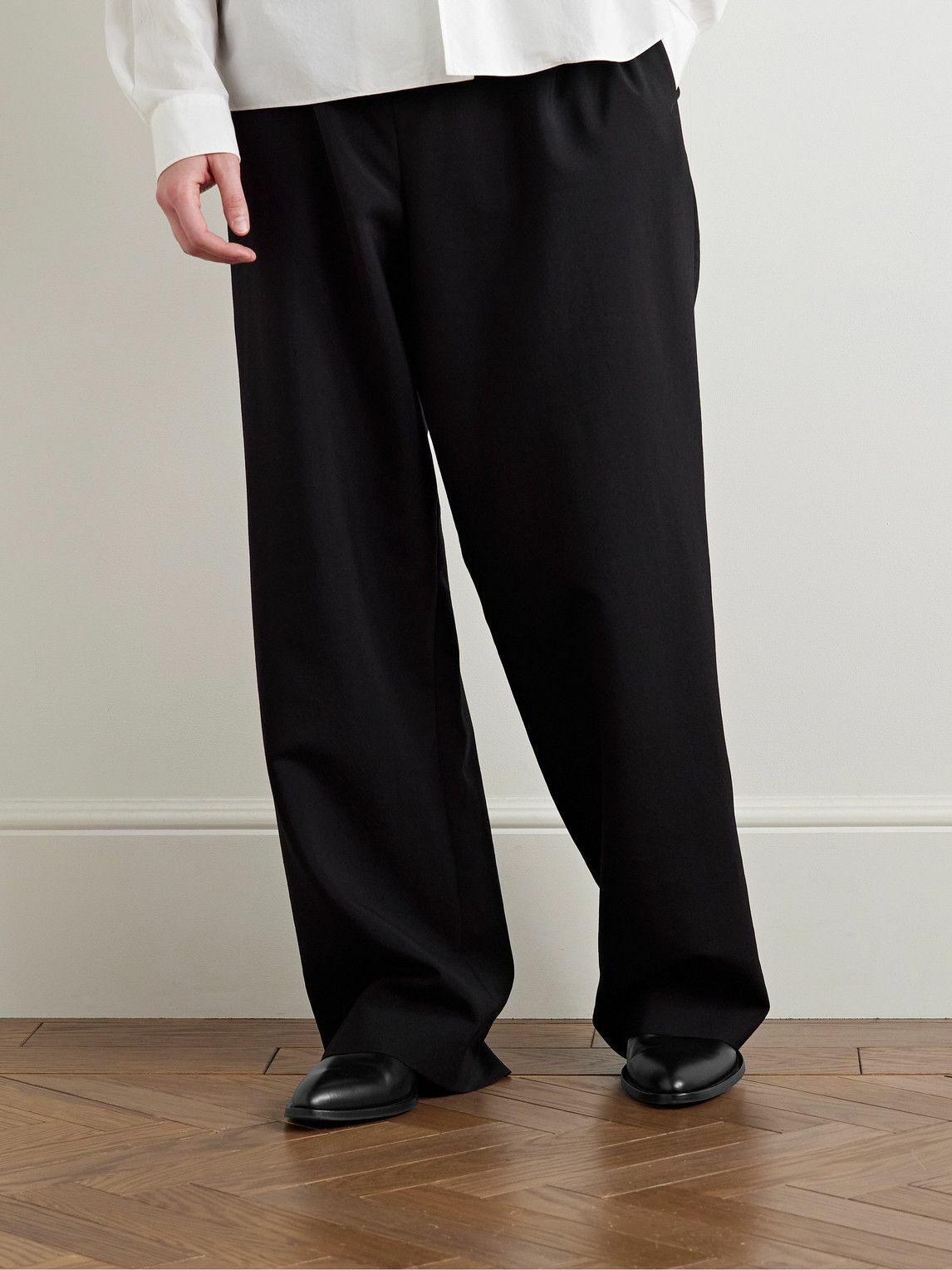 【直営・関税送料込】Lars loafers The Row Lars Loafers in Black | FWRD