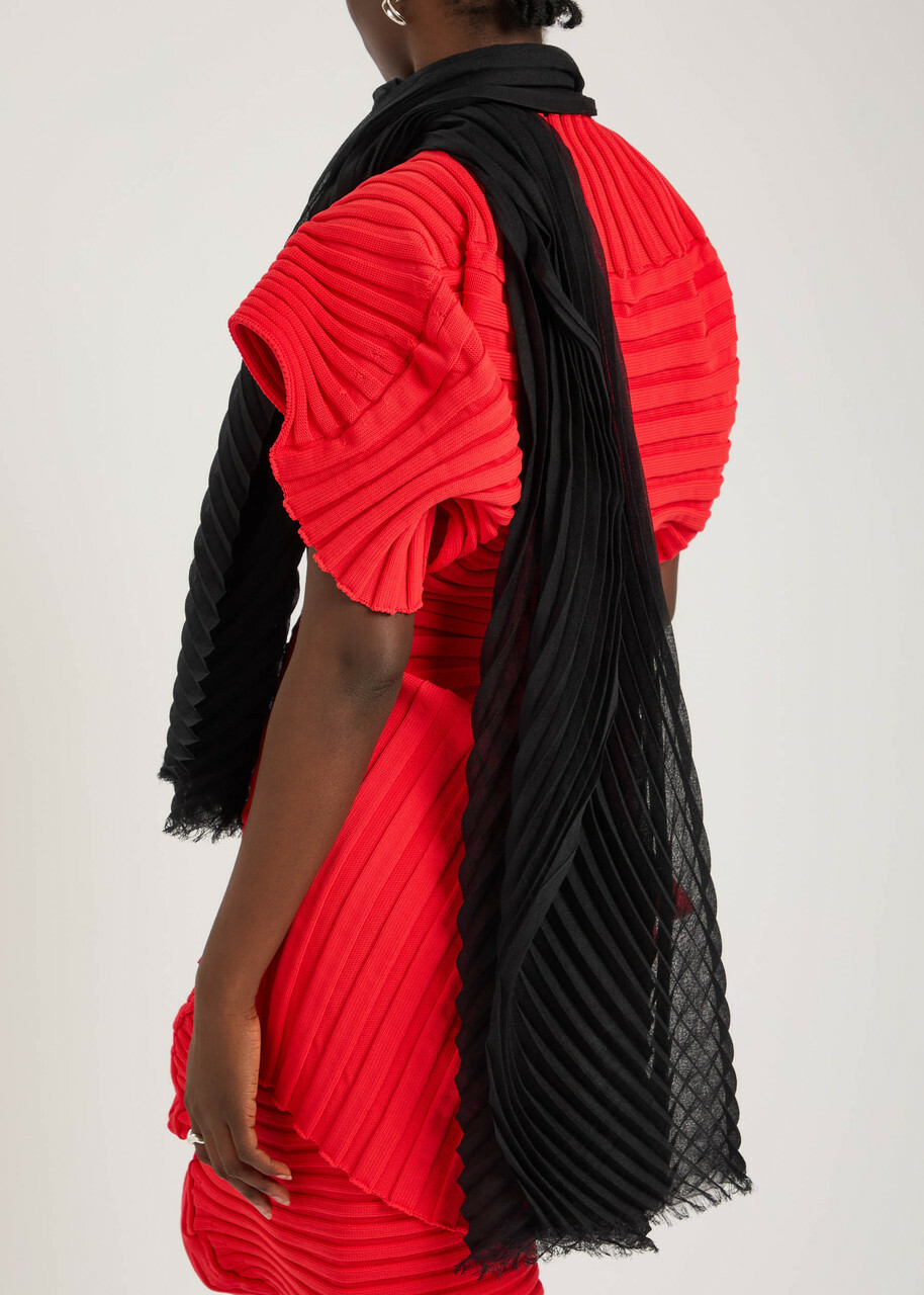 Issey Miyake Pleated Fine-knit Scarf - Black - One Size