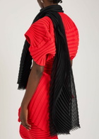 Issey Miyake Pleated Fine-knit Scarf - Black - One Size