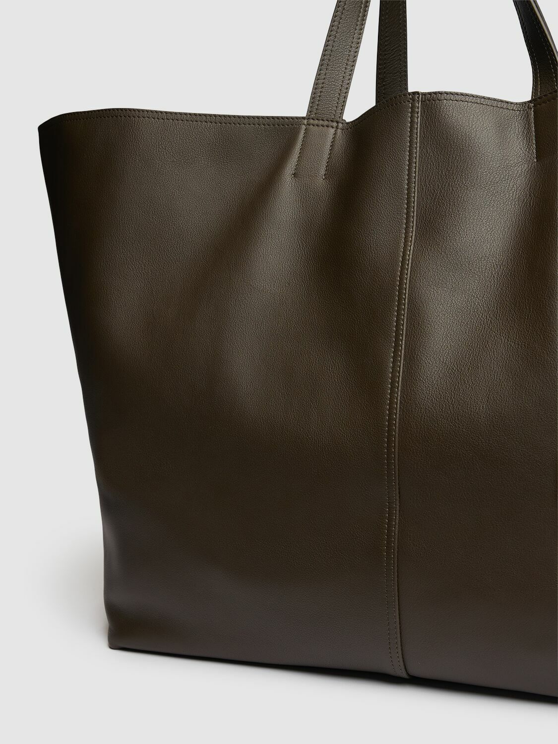 AMI PARIS Midi Maxi Smooth Leather Tote Bag