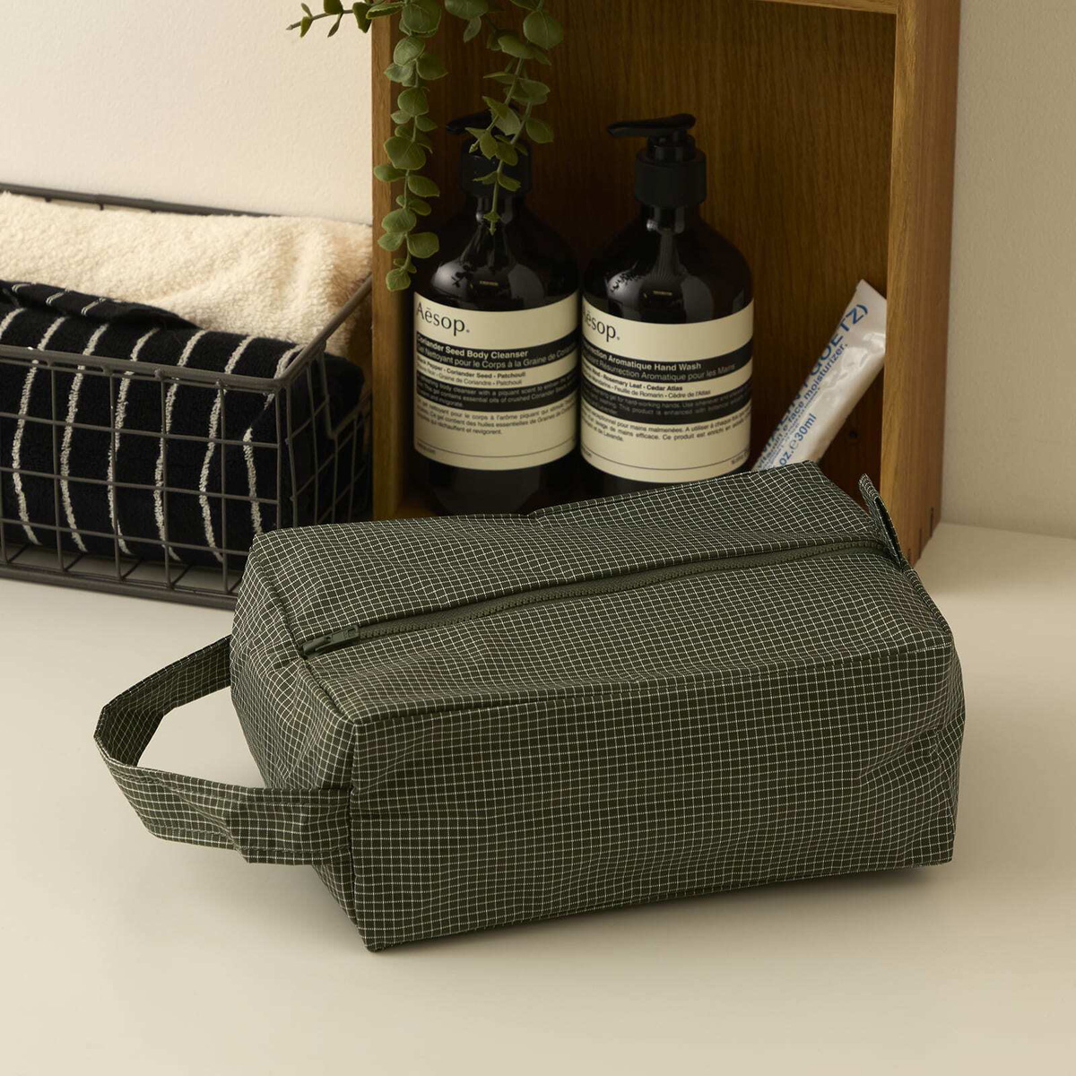 HAY Grid Wash Bag - Small in Dark Green 