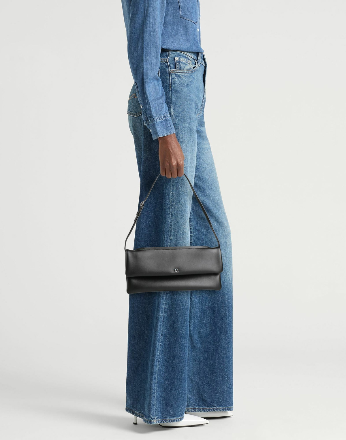 Courrèges Womens Shoulder bag in Black