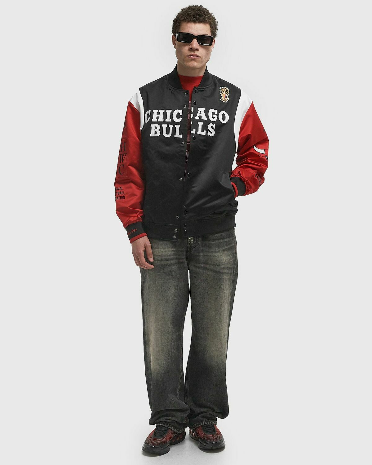 Mitchell & Ness NBA TEAM ORIGINS SATIN JACKET VINTAGE LOGO CHICAGO BULLS black/red Mens Bomber Jackets/Team Jacket