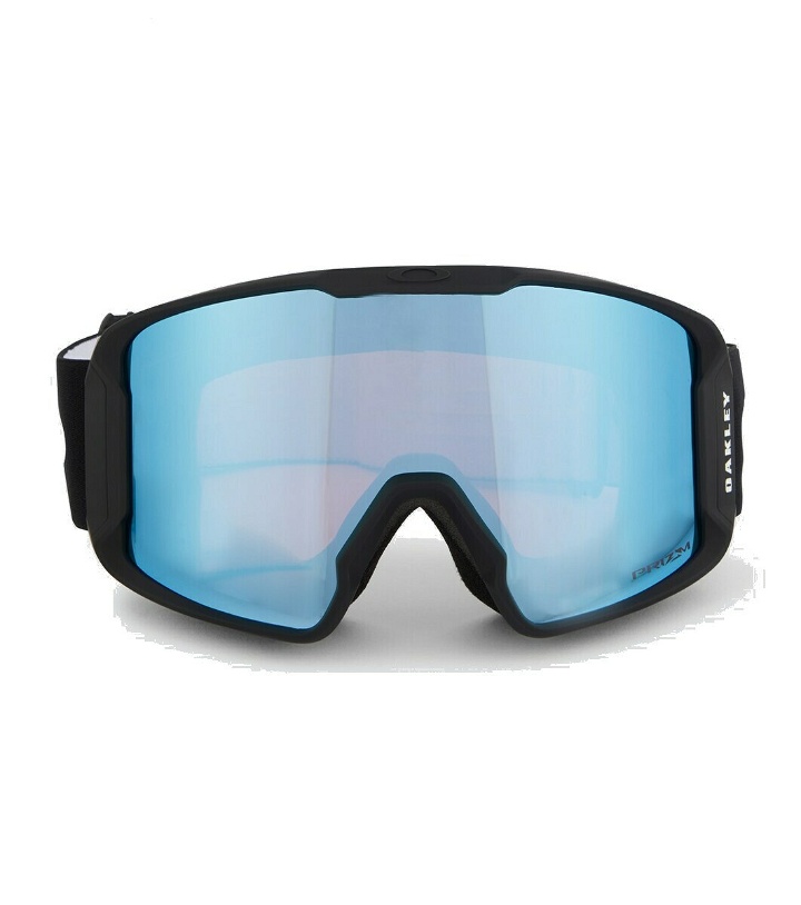 Photo: Oakley Line Miner L ski goggles