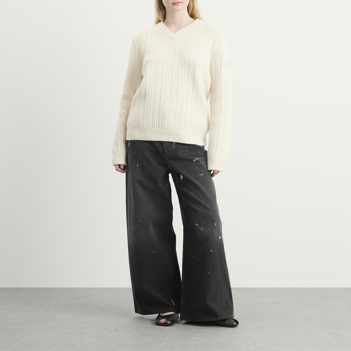MM6 Maison Margiela Women's V-Neck Chunky Knitted Jumper in Off White