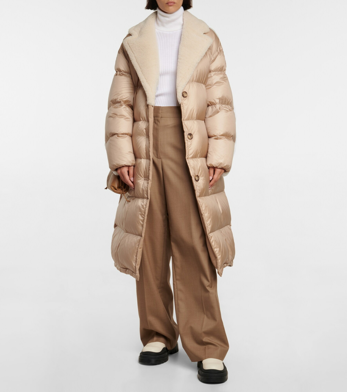 ［MONCLER］ベージュ ダブルブレスト ロングコート ベージュ ダブルブレスト ロングコート