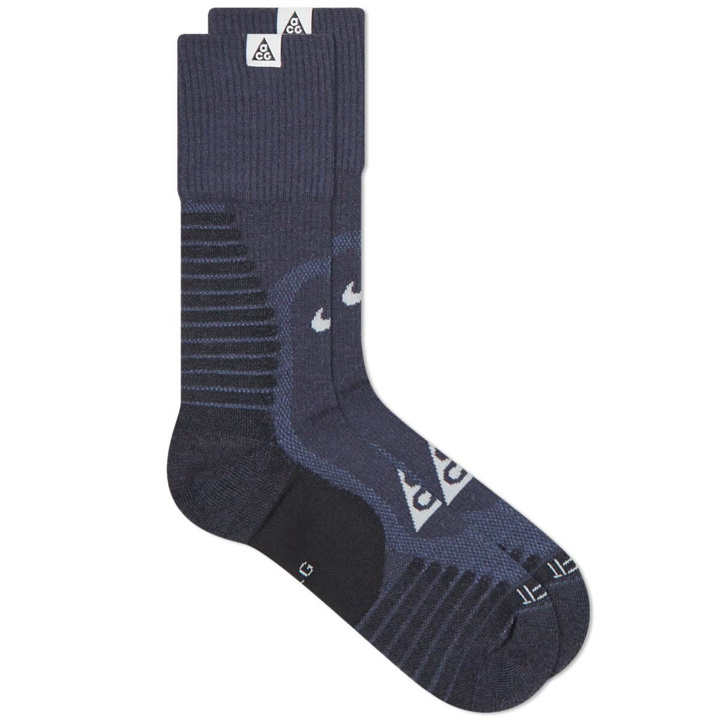 Photo: Nike Men's ACG Outdoor Cushioned Sock in Gridiron/Black