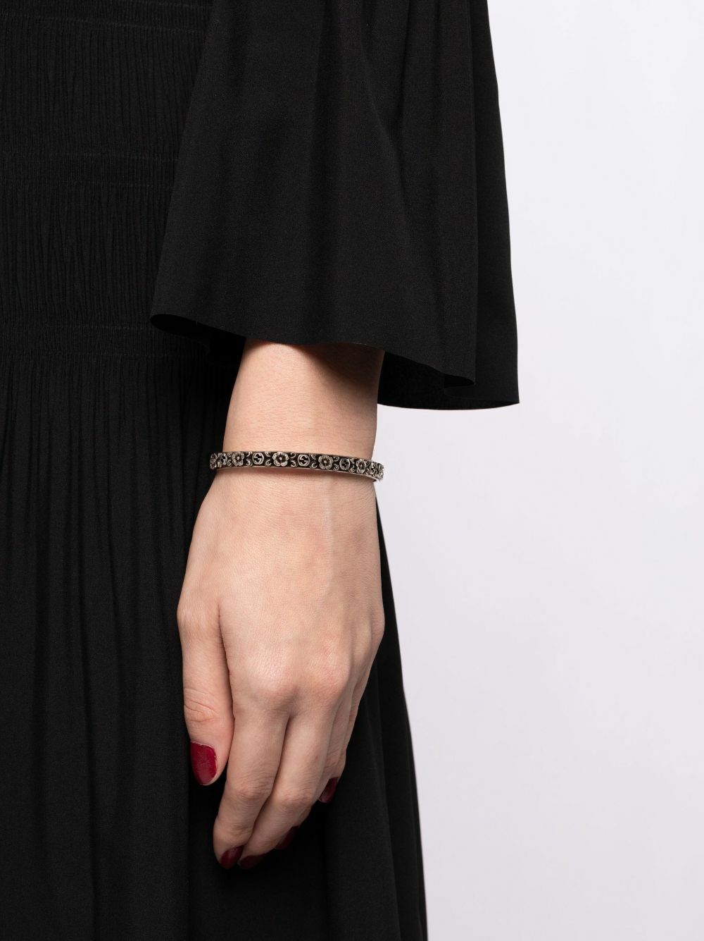 Gucci Sterling Silver Floral Cuff Bracelet Gucci display picture 1