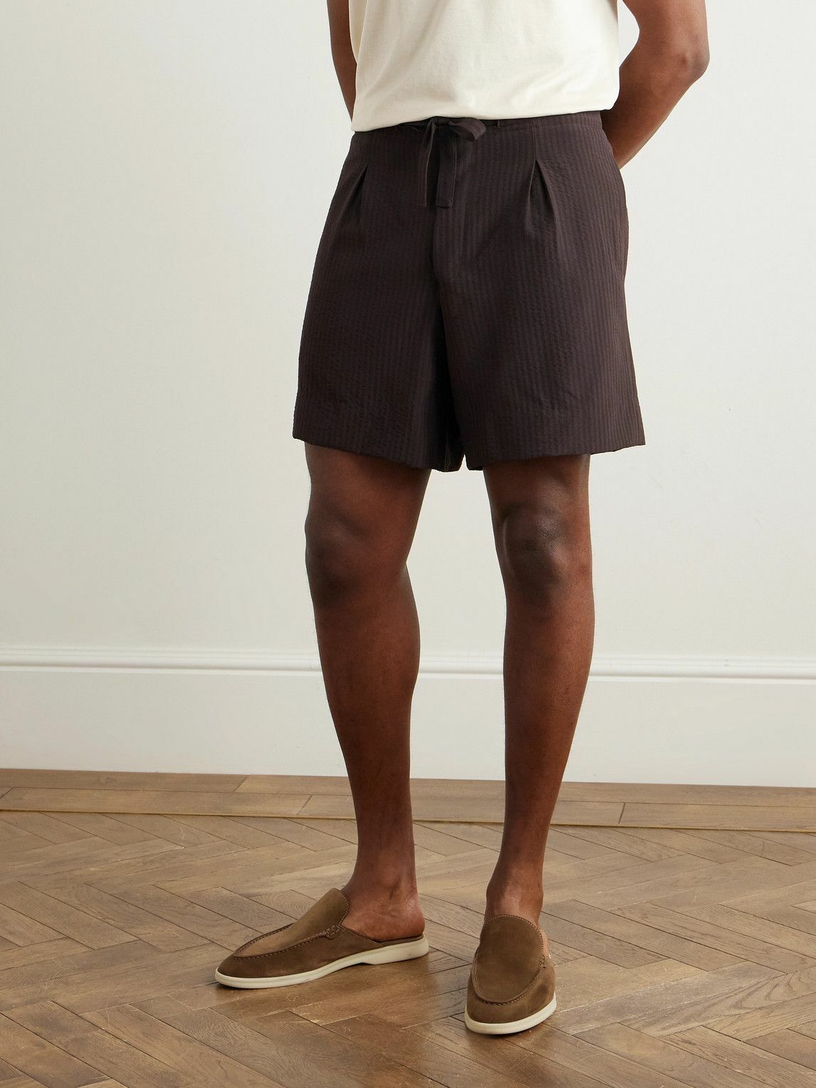 Stòffa - Straight-Leg Pleated Wool-Seersucker Shorts - Brown