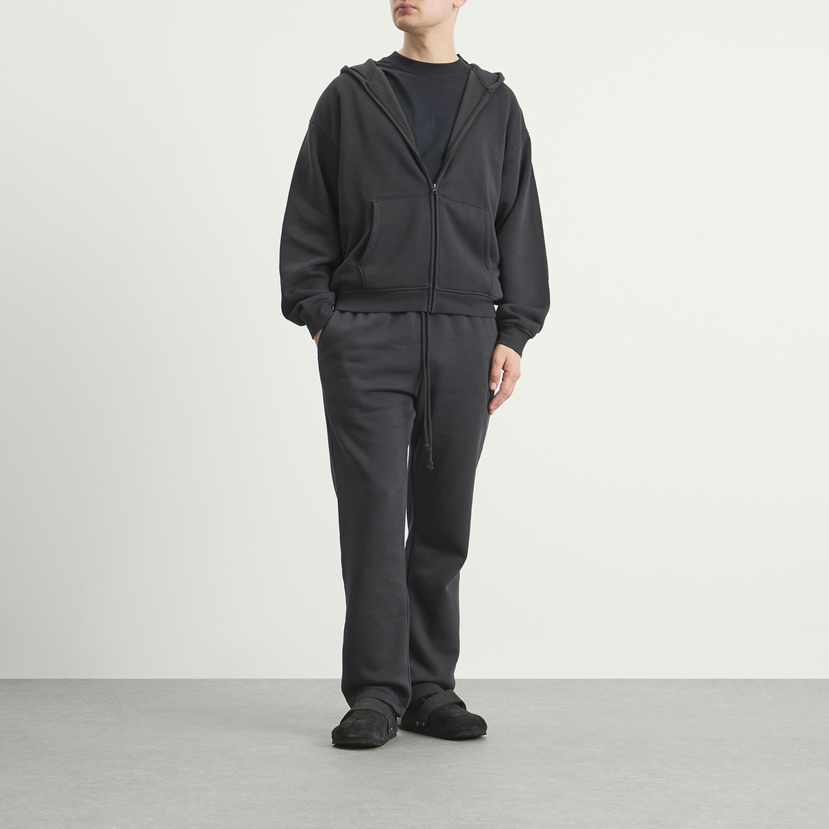 SKIMS Men's Straight Leg Sweatpants in Washed Onyx