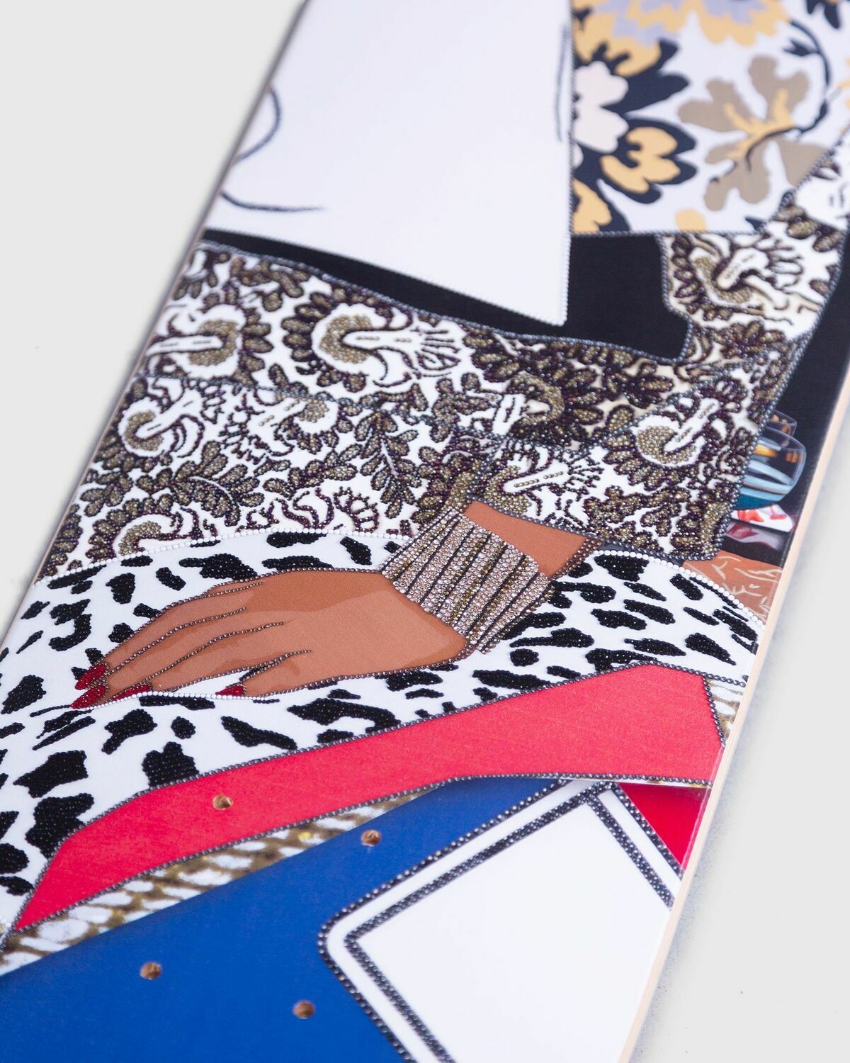 The Skateroom Mickalene Thomas Din Avec La Main Dans Le Miroir Et Jupe Rouge Multi Home Deco