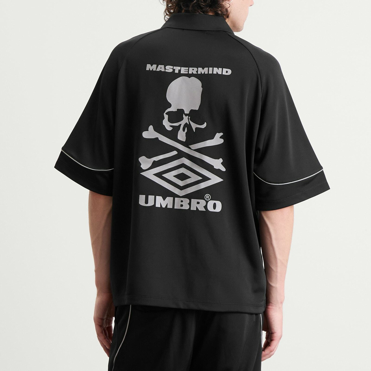 MASTERMIND WORLD Men's x Umbro Short Sleeve Game Shirt in Black