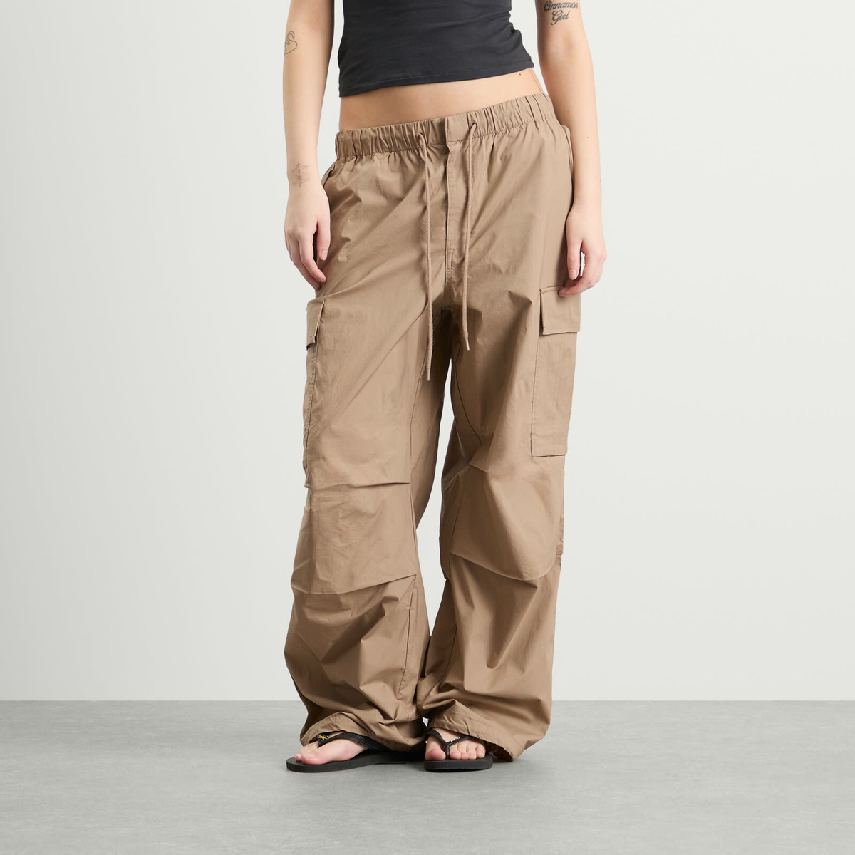 SKIMS Women's Sateen Cargo Pant in Desert