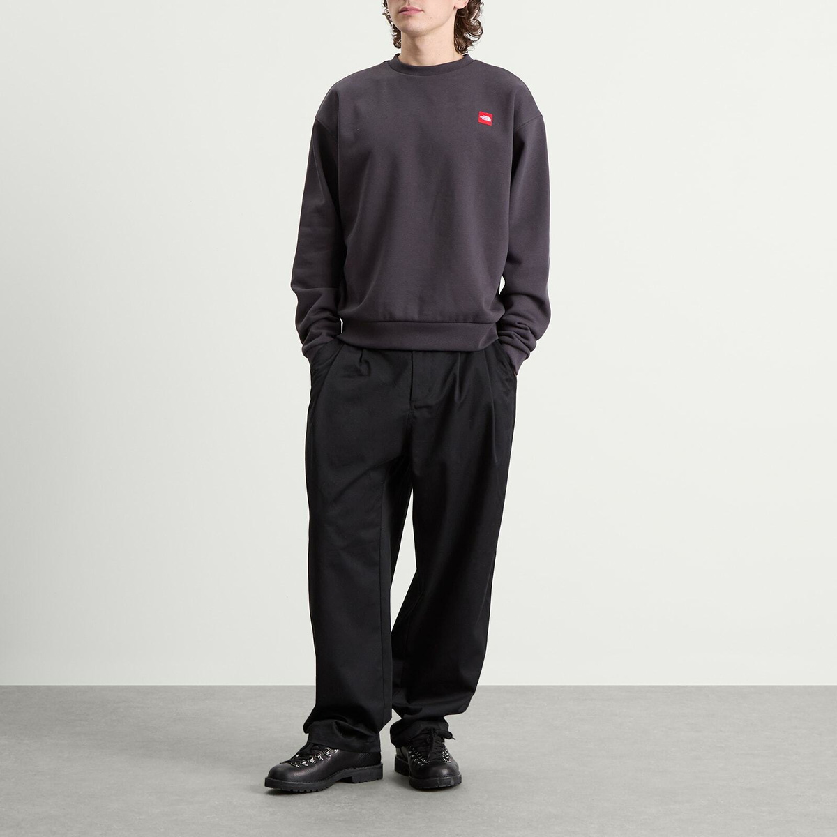 The North Face Men's Redbox Crew Sweat in Obsidian