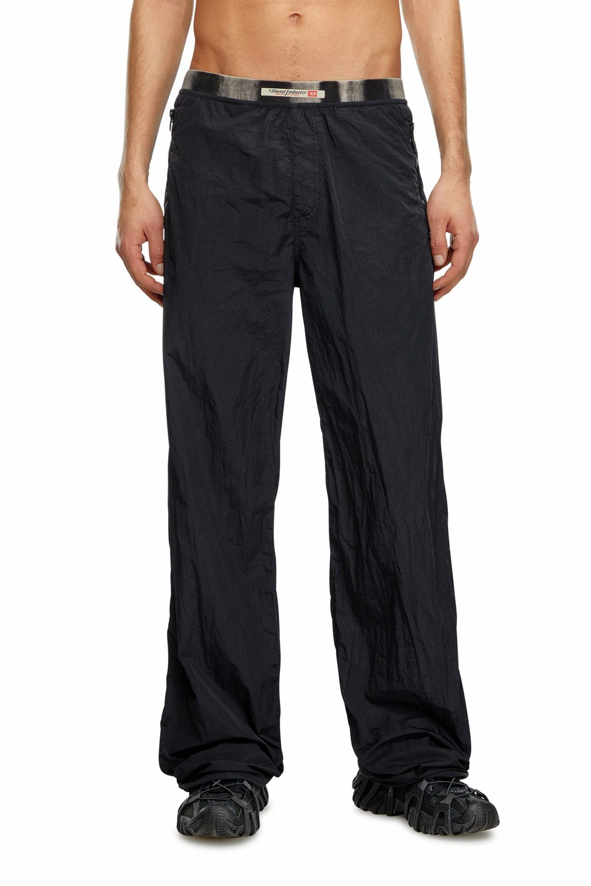 【一部予約販売中】 Diesel in Mens Pants - nylon wrinkled in pants Lightweight パンツ