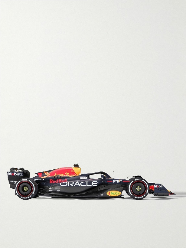 Photo: Amalgam Collection - Oracle Red Bull Racing RB19 Max Verstappen (2023) 1:8 Model Car