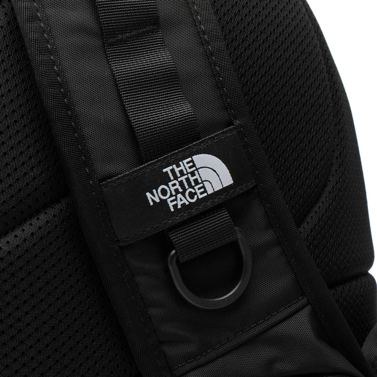 The North Face Men's Hot Shot Sling Pack in Tnf Black 