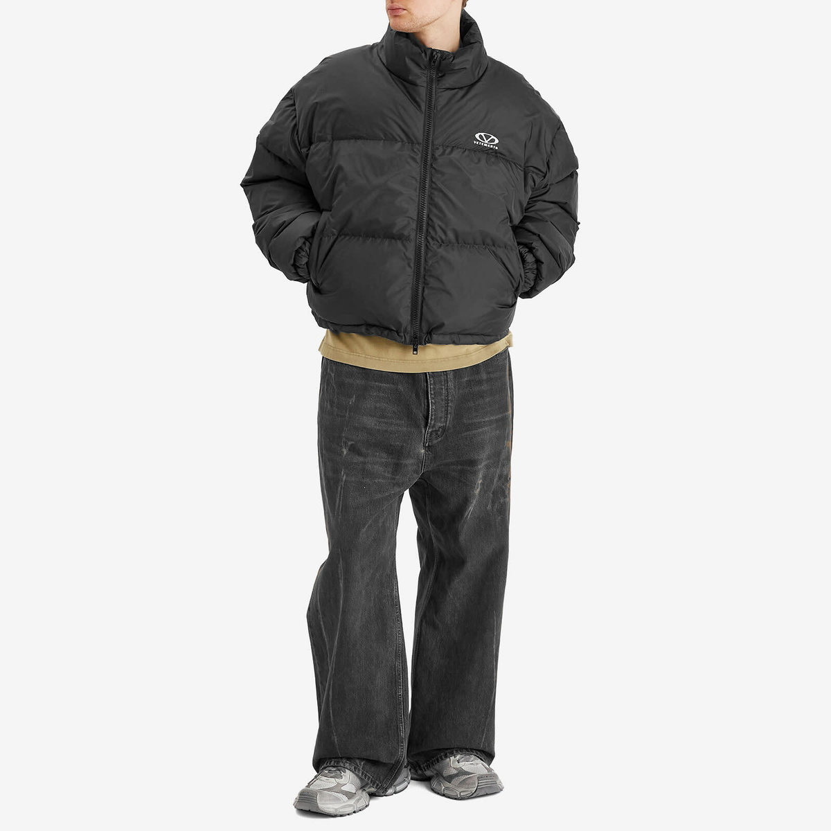 VETEMENTS Men's Logo Puffer Jacket in Black