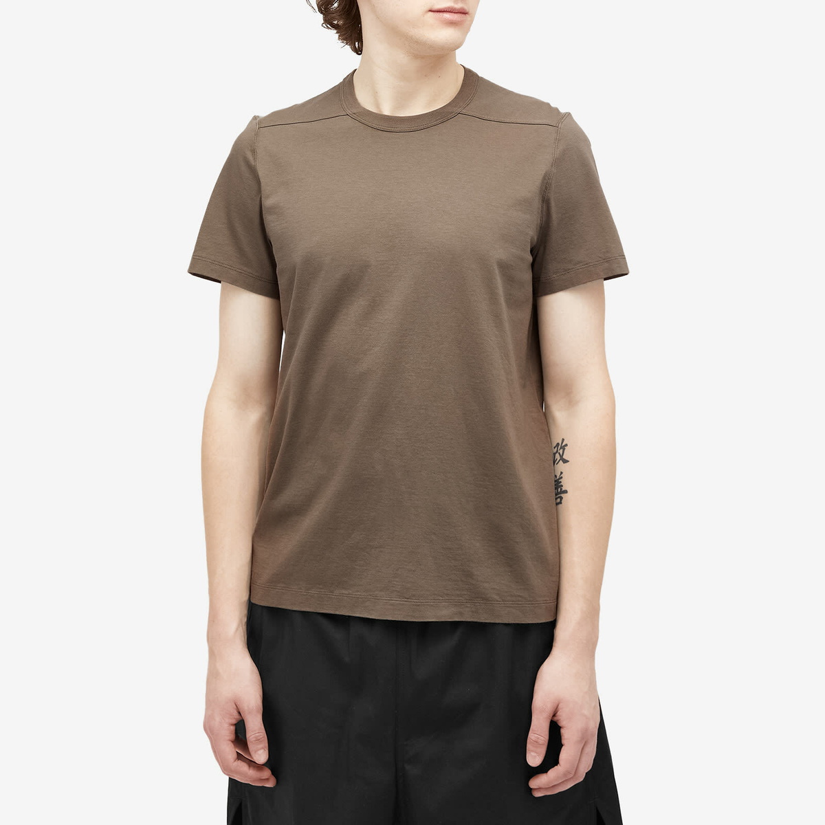 RICK OWENS | BASIC S/S TEE DUST 半袖Tシャツ Rick Owens Men's Short Level T-Shirt in Dust Rick Owens