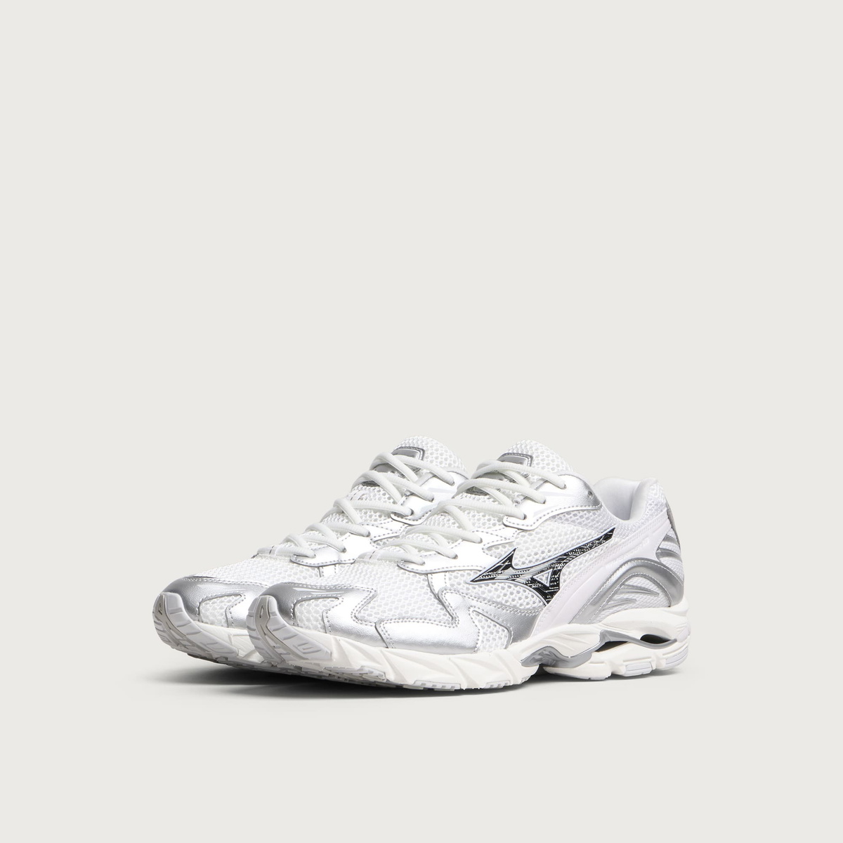 Mizuno Wave Rider 10 Sneaker in White/Black Sand/Lilac Hint