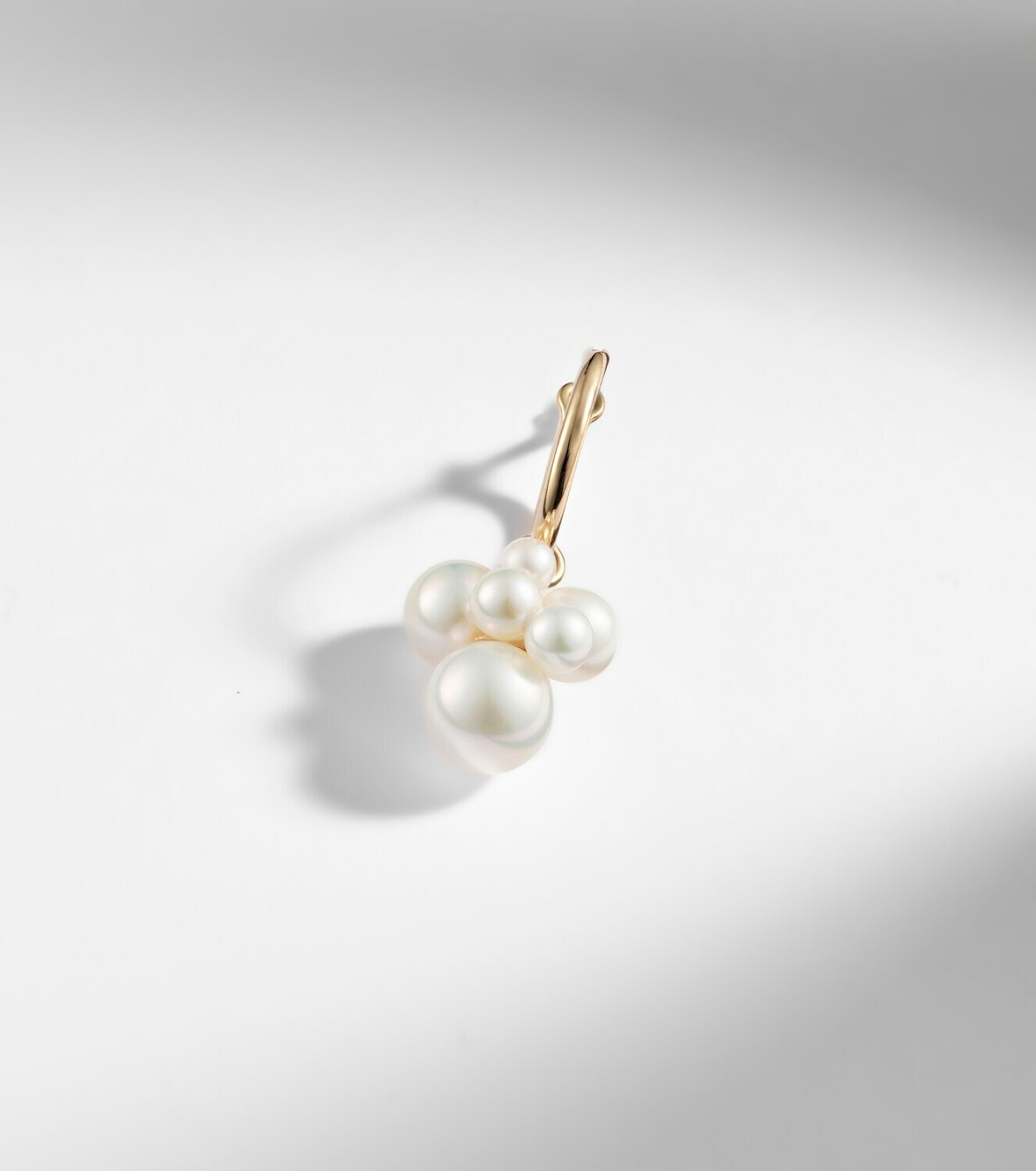 Sophie Bille Brahe Botticelli 14kt gold single earring with pearls