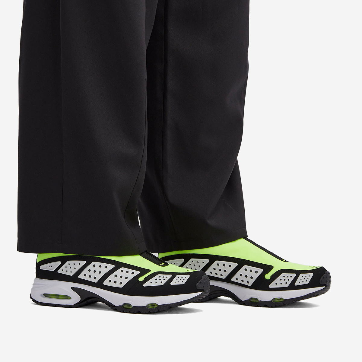 Nike Air Max SNDR W Sneaker in Volt/Black/White