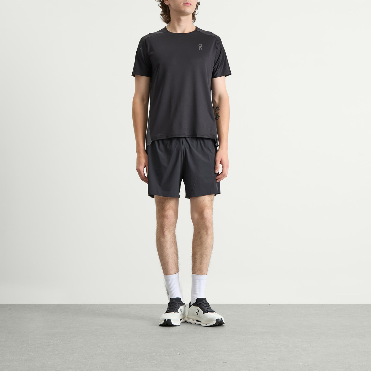 ON Men's Performance T-Shirt in Black/Eclipse
