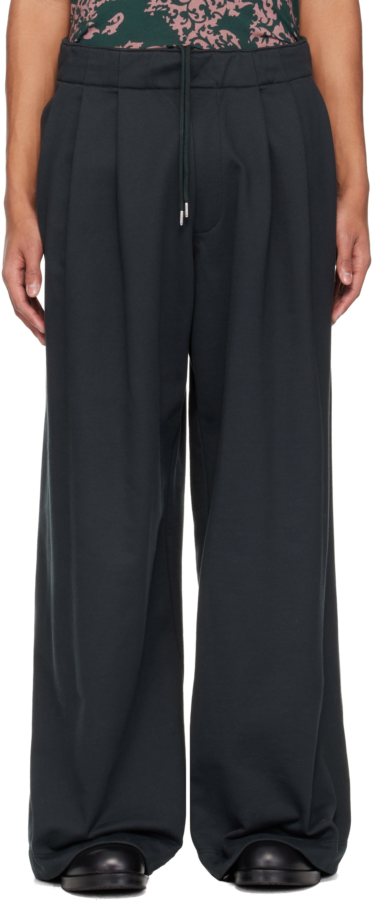 black-pleated-sweatpants.jpg