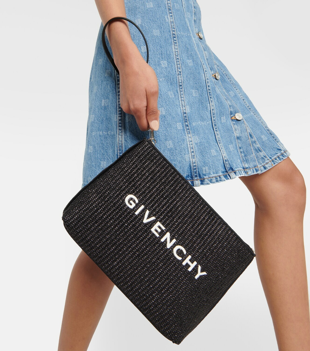 夏のマストアイテム◎【GIVENCHY】ブランドロゴ ポーチ ラフィア GIVENCHY◇ラフィア編みポーチ◇クラッチバッグ
