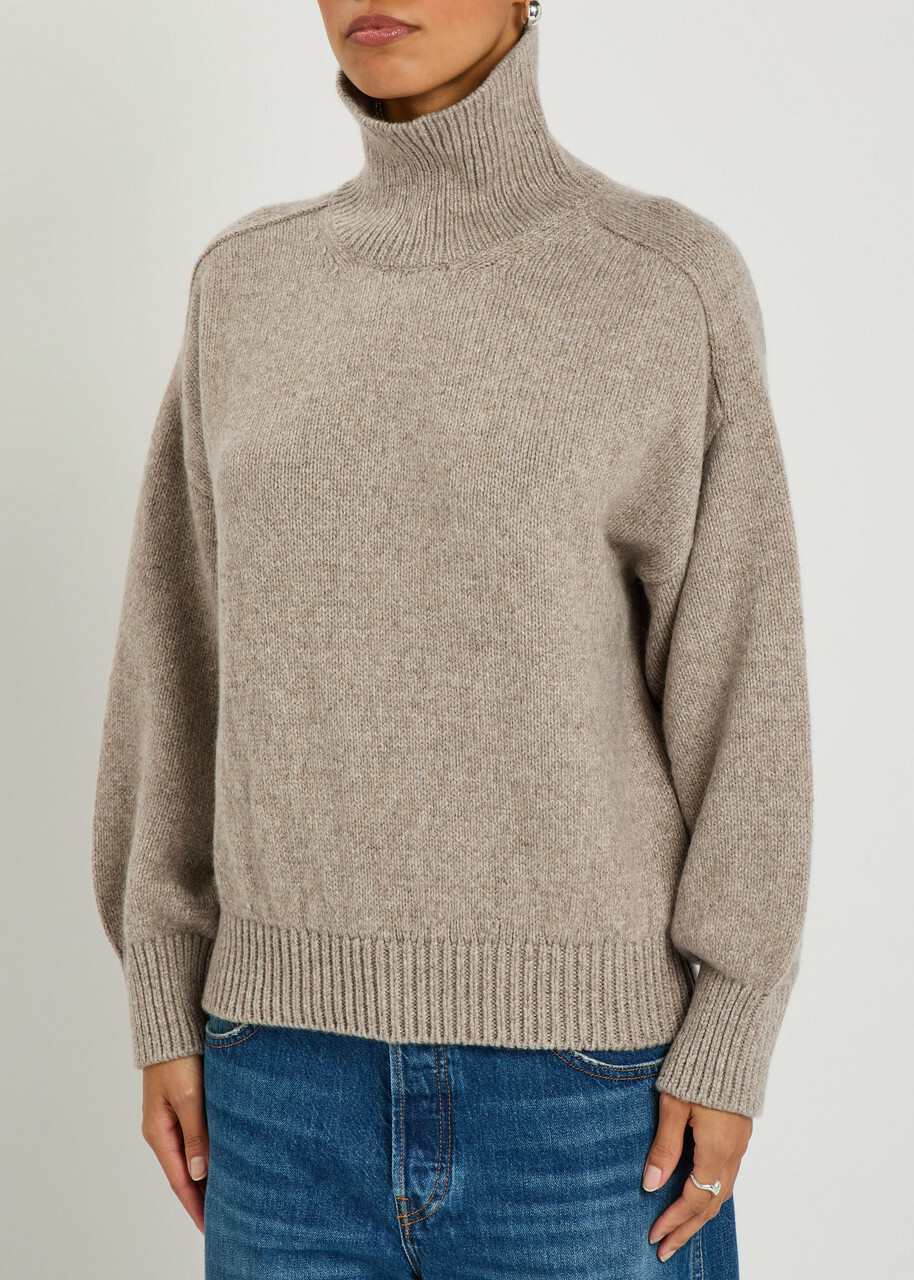 Khaite Willem Ribbed Cashmere Jumper Beige