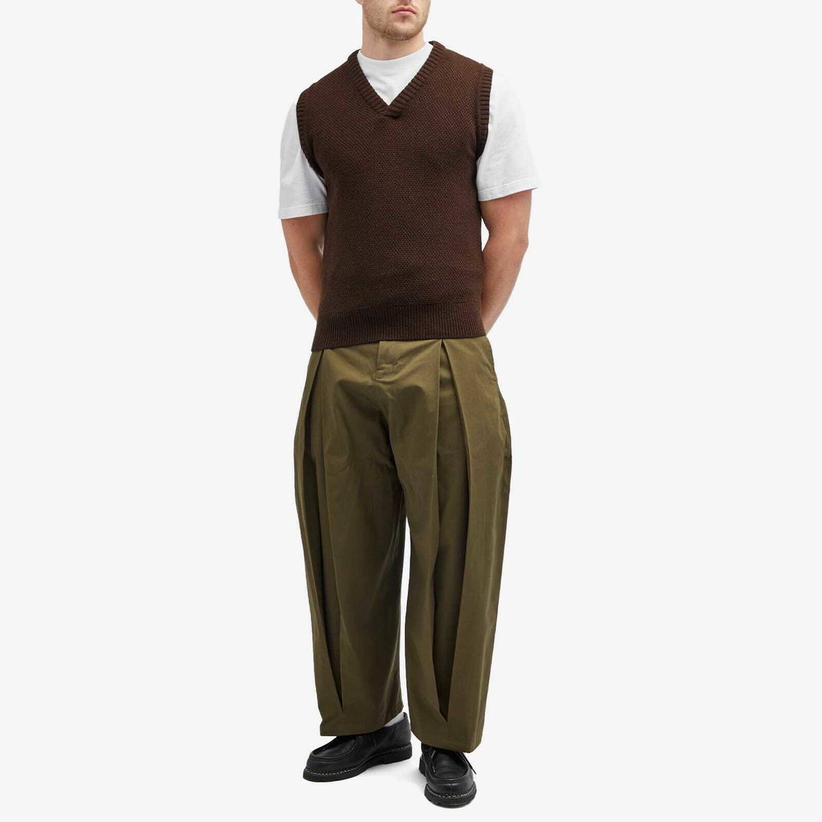 メンズウェア EMBLEM V-NECK KNIT VEST - BROWN EMBLEM V-NECK KNIT VEST - BROWN