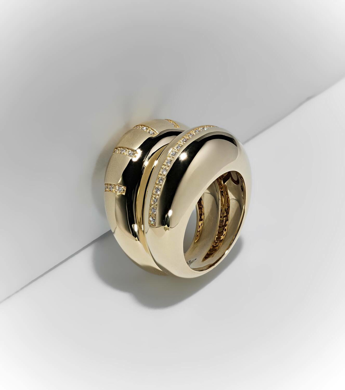 Lauren Rubinski Apollonia 14kt yellow gold ring with diamonds