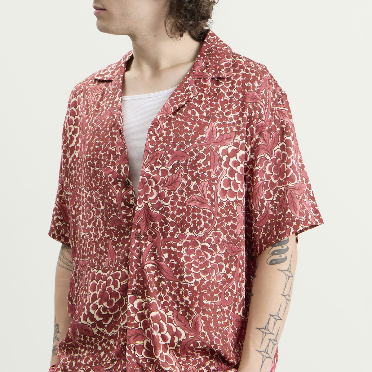 Drôle de Monsieur Men's Viscose Grapes Shirt in Red