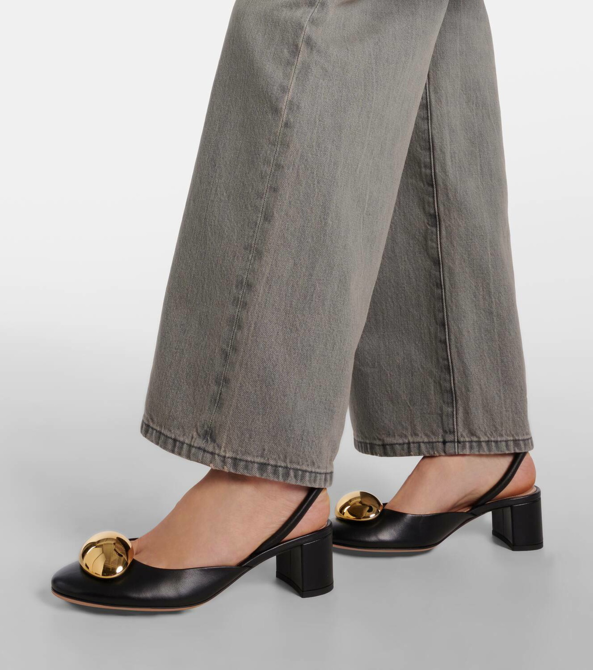 【完売必至】Gianvito Rossi Sphera 装飾 レザーミュール Gianvito Rossi Sphera Embellished Leather Slingback Flats